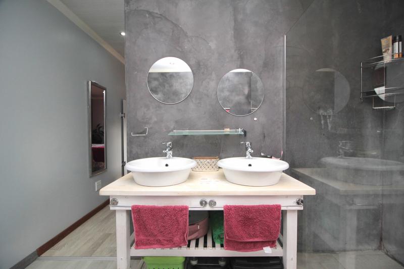 5 Bedroom Property for Sale in Fraaiuitsig Western Cape